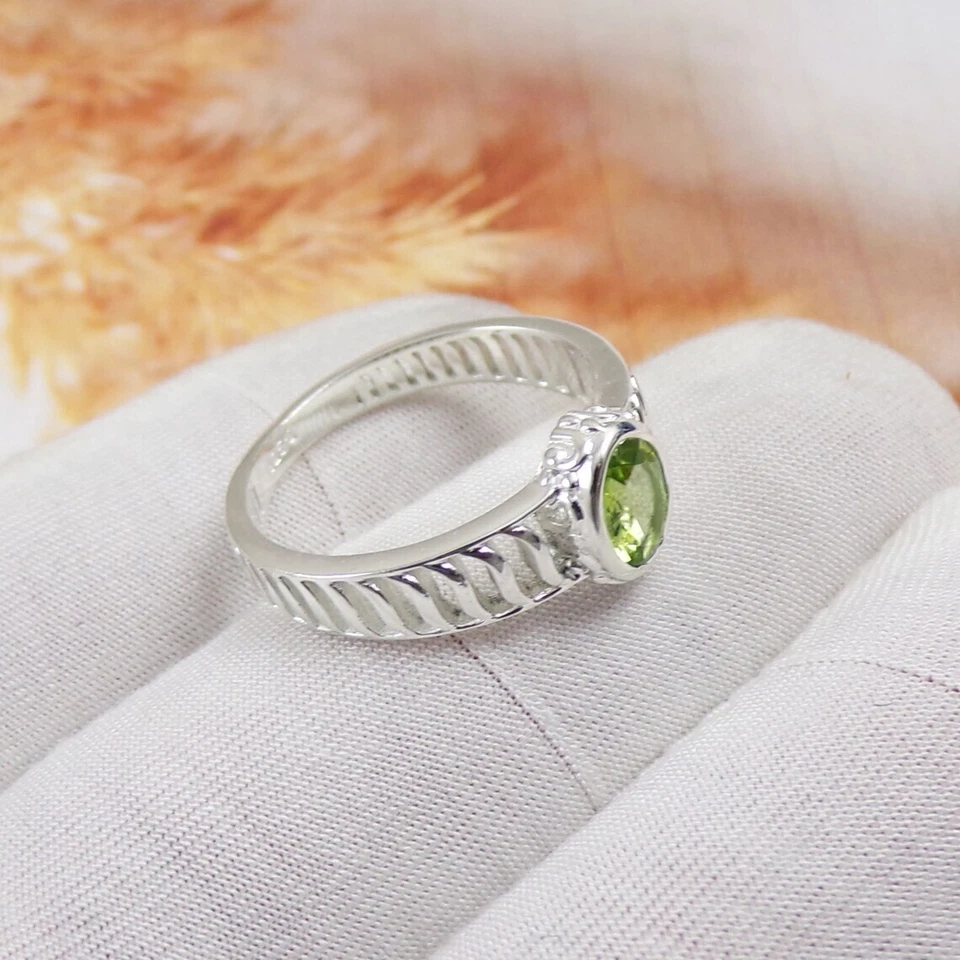 Men’s Size 8 US 925 Silver Ring Stylish Design Band Natural Peridot Gemstone - Image 4 of 4
