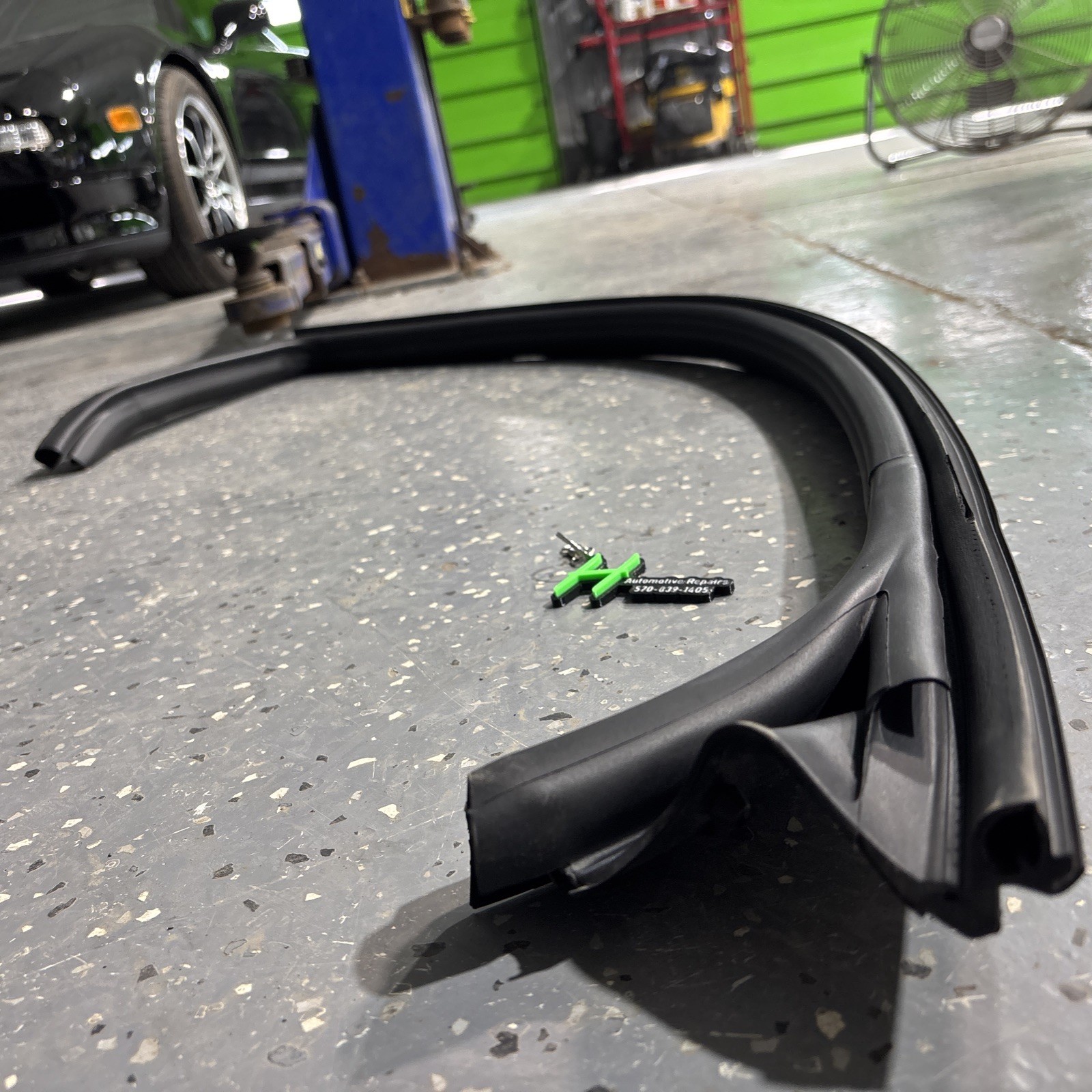 🏎️ Ferrari 488 GTB-Spider  Right Door Upper Rubber Gasket Weather Seal – OEM