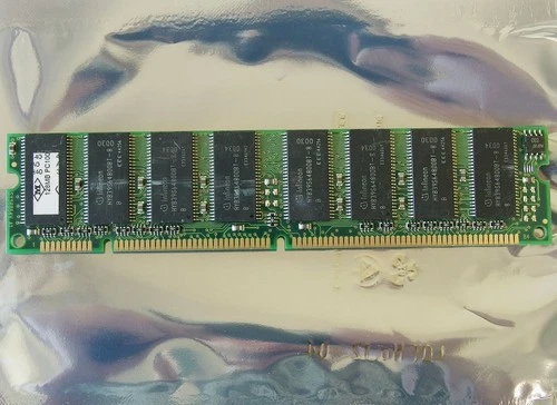 Infineon HYB39S64800BT-8B 128MB PC100 168-pin DIMM SDRAM