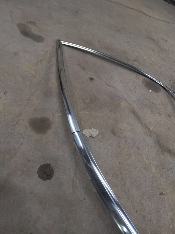 💥 1975-1980 AMC PACER RH Cuarto Trasero Ventana Juego Moldura OEM BONITO Cromo Foto 4 de 4