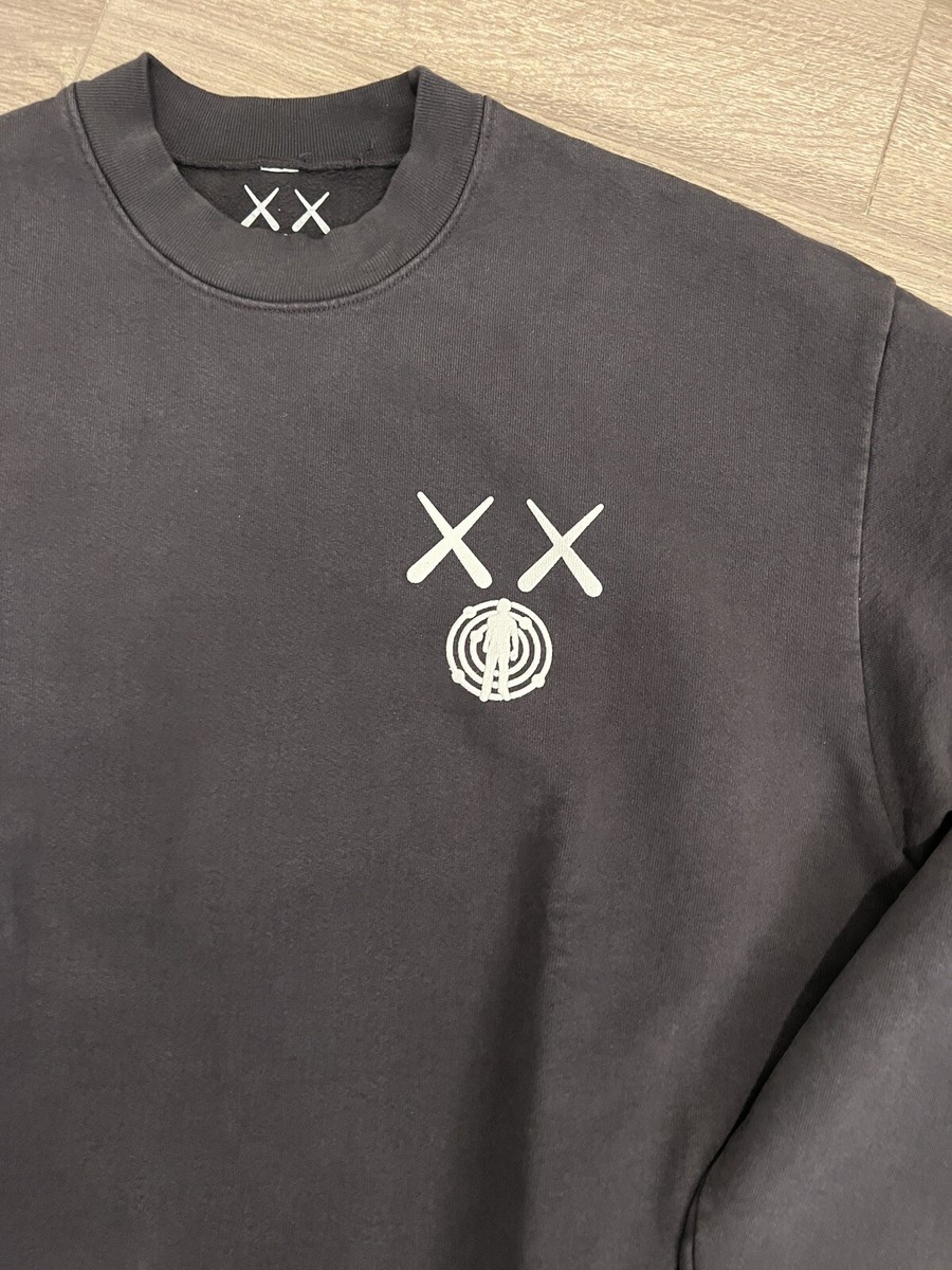 スウェット・トレーナー KAWS For Kid Cudi Moon Man Back Print Crewneck Sweatshirt Buy the Kaws for Kid Cudi Moon Man Back Print Crewneck | At