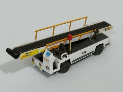 1/200 Airport ground handling facilities - Baggage Conveyor Belt