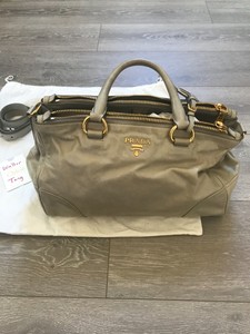 prada vitello tote