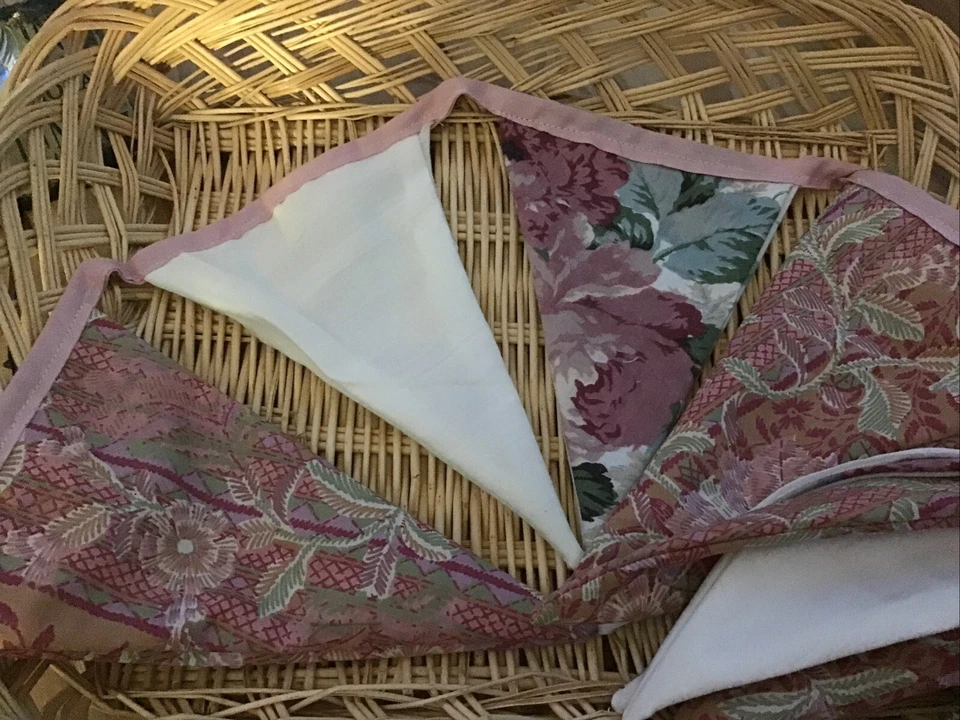 Banderín hecho a mano en D/lado 12 banderas aprox 3 m - floral rosa y verde y blanco Foto 2 de 3