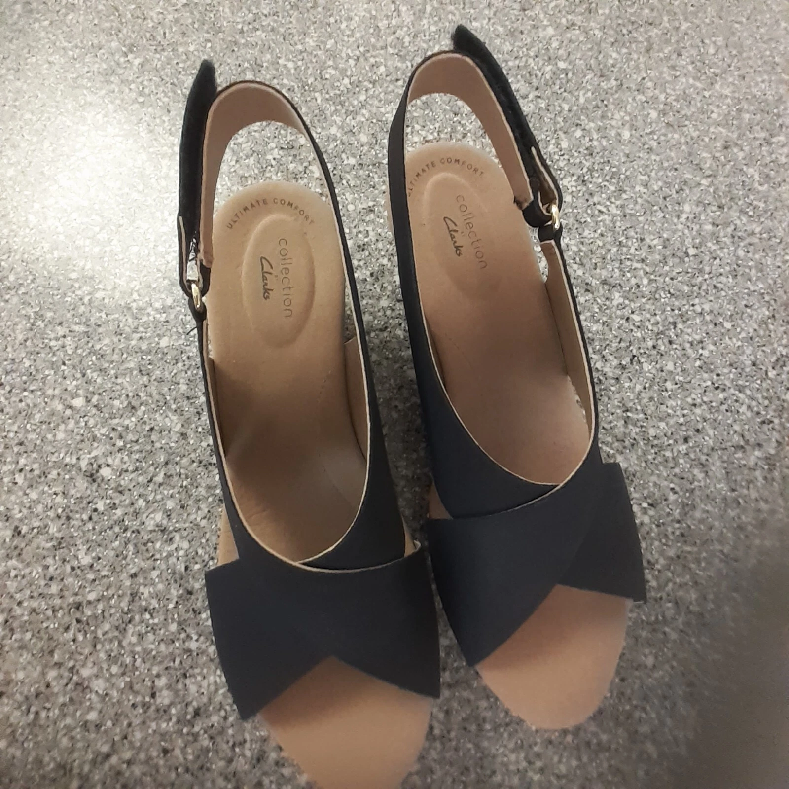 Sandali Clarks Cushion Annadel Eirwyn blu navy in pelle taglia 9 W