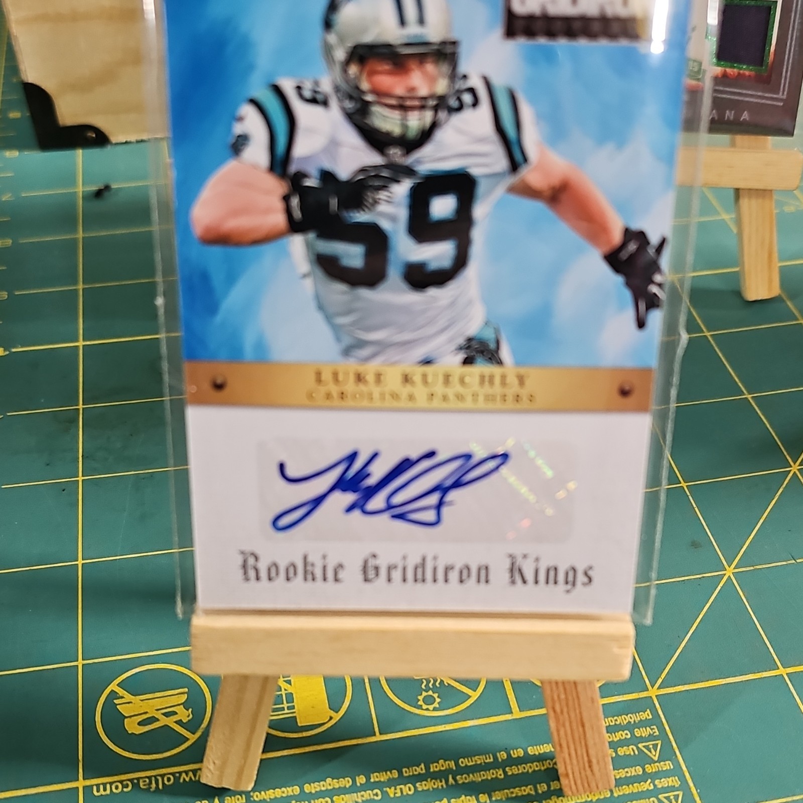 Luke Kuechly Panini Gridiron Rookie Gridiron Kings Autograph #39 Base