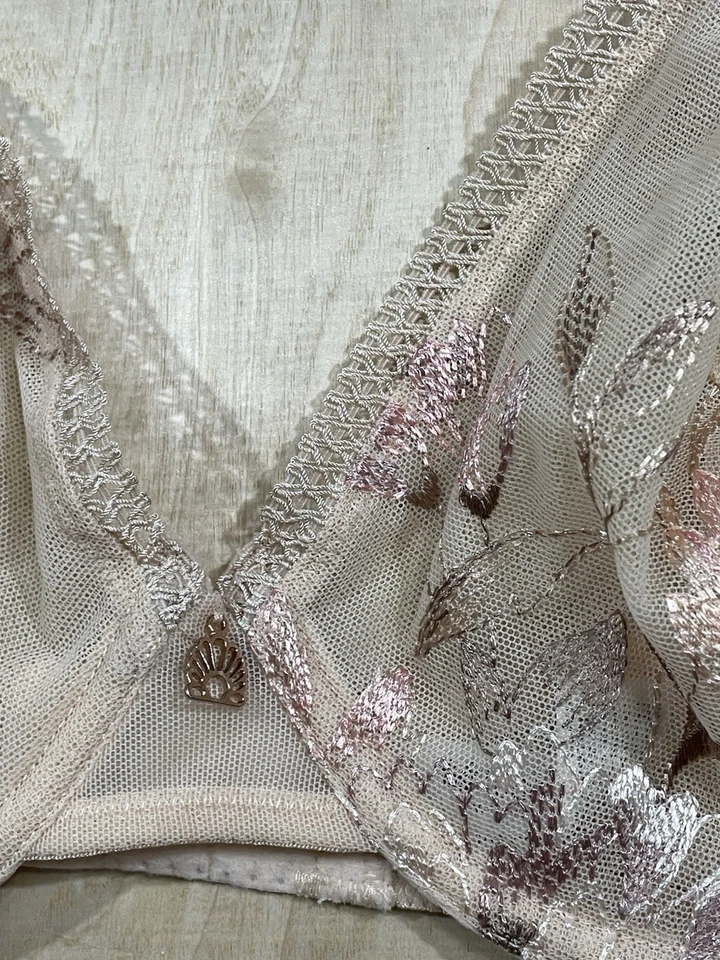 Wacoal Semi Demi Sheer Embroidered Underwire Bra Sz 36D (Limited Edition) - Image 3 of 4