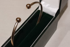 9ct Yellow Gold TORQUE Adult Size 6.75" Bangle/Bracelet. 3.60 grams in Gift Box.