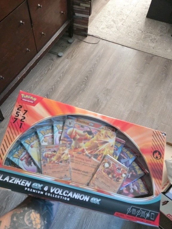 Pokémon Blaziken ex & Volcanion ex Premium Collection Box Amazon-Exclusive Eng