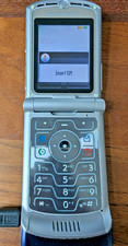 Motorola RAZR V3 Blue Unlocked GSM Flip Phone Box Manual Charger Battery Tested
