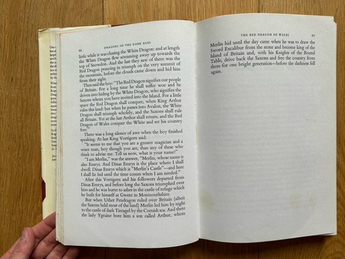 The Hamish Hamilton Book of DRAGONS - Roger Lancelyn Green 1st Edition 1970 HBDJ - Picture 8 of 22