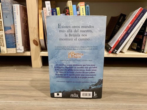 La Brujula Dorada (The Golden Compass) by Philip Pullman (*Spanish Edition*) - Picture 5 of 8