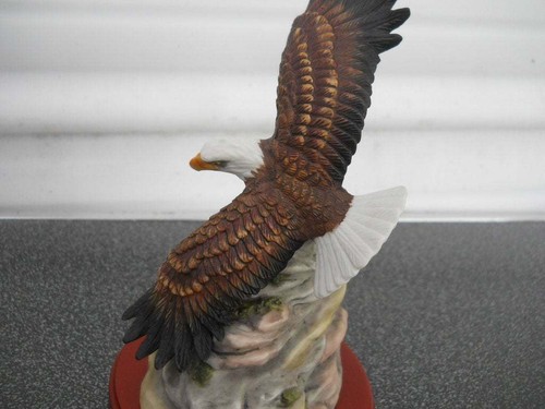 Porcelain Gliding Eagle on Wood Base Figurine Statue BD Inc Vintage - Picture 5 of 6