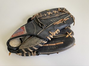 cleaning baseball glove