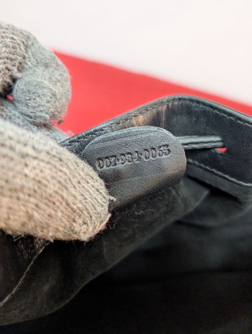 Gucci Black Solid Leather Drawstring Shoulder Bag… - image 8