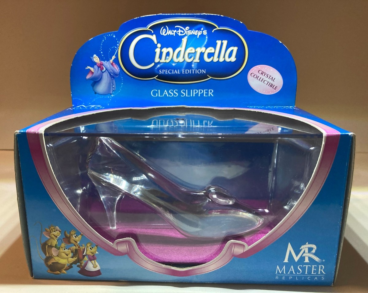 Master Replicas Cinderella Glass Slipper Walt Disney Showcase