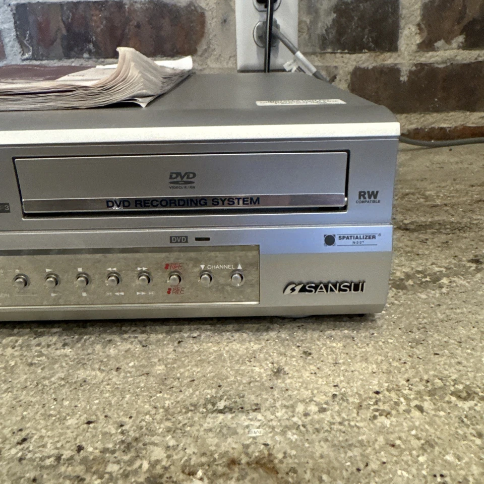 Sansui VRDVD4005 VHS Hi-Fi Reproductor Grabadora DVD Combo VCR Para Piezas Foto 4 de 4
