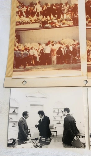 Elvis Presley Authentic Photographs- RARE- FUNERAL, NIXON, HOME-set of 21 - Picture 4 of 12