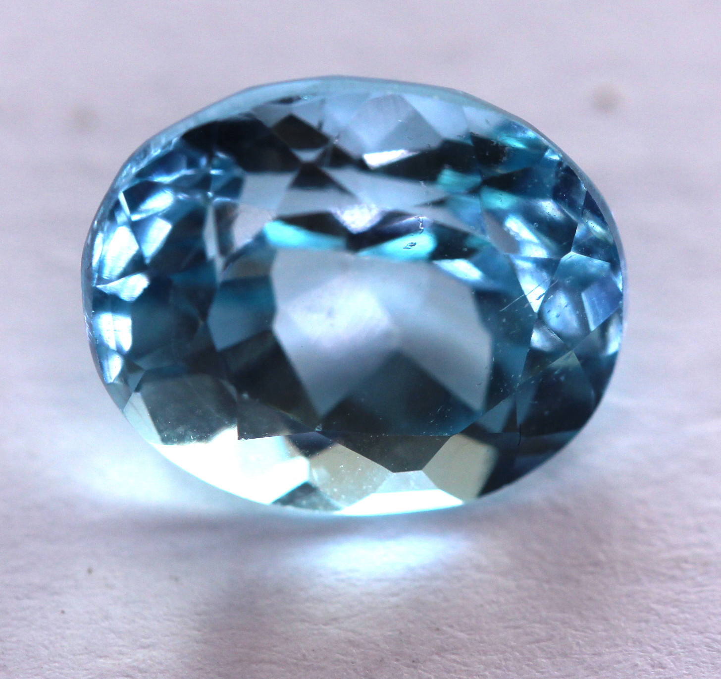 Topaze bleue ovale du Brésil 7,12 ct pour création bague or et pendentif sur mesure