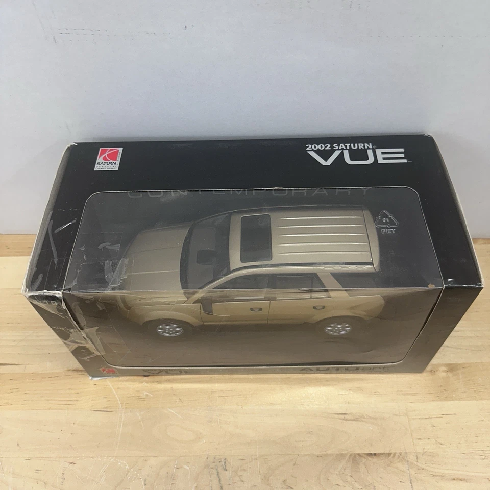 AutoART 1/18 2002 Saturn VUE Diecast Car Gold New, Damaged Box Only - Image 2 of 4