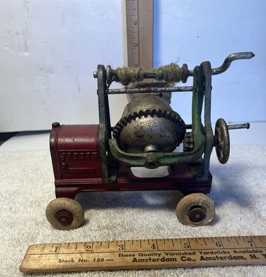 antique cast iron Kenton Toys concrete mixer toy based on the Jaeger design - Image 1 of 4
