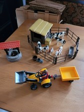 Playmobil Kuhstall/Hütte mit Kühen & Traktor mit Anhänger & Brunnen