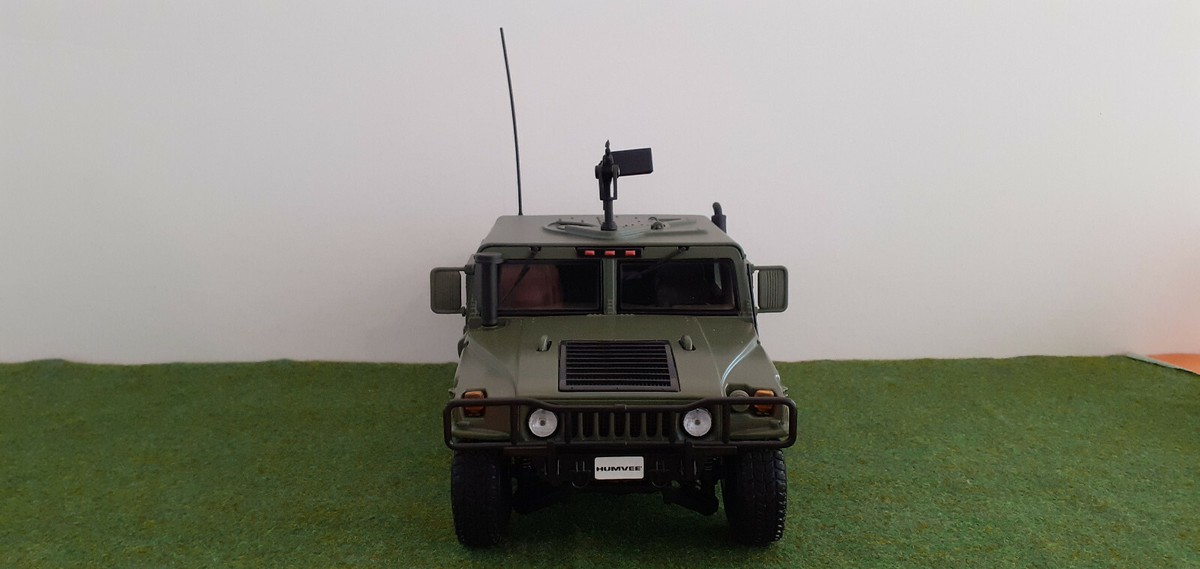 4x4 HUMMER HUMVEE MOBILE FORCES vert armée o 1/18 MAISTO 35874 voiture