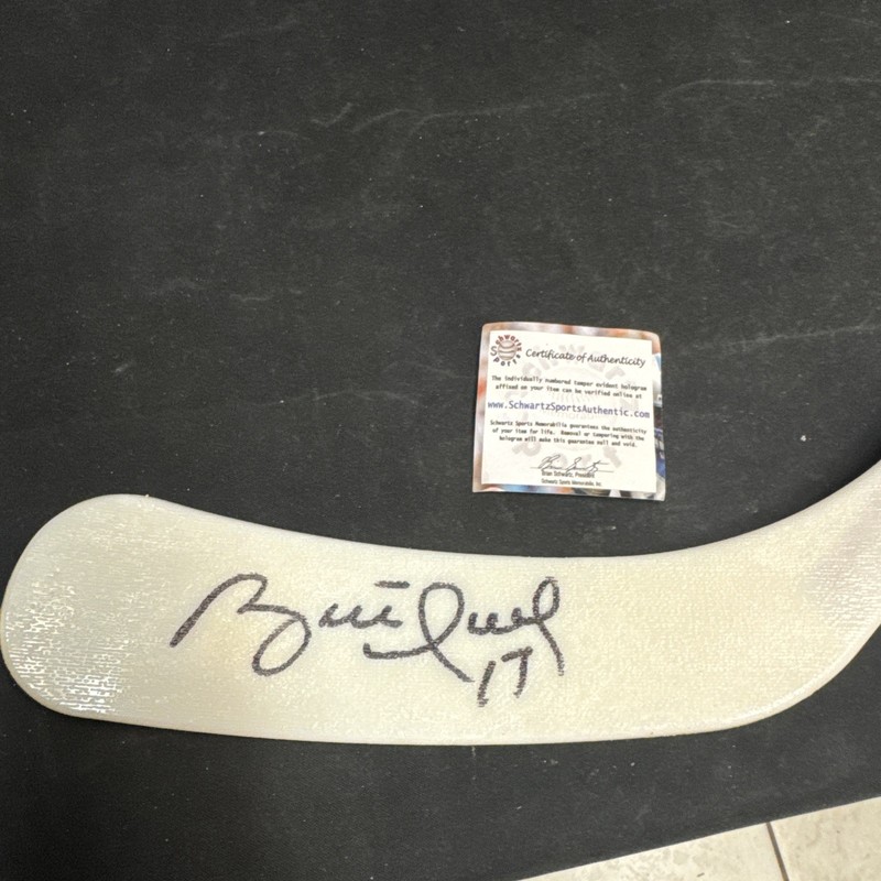 Brett Hull Signed Autographed Detroit Red Wings Full Size Hockey Stick Schwartz