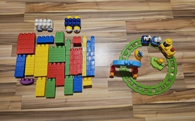 Mega Bloks, ca. 130 Stück, mit elektronischer Bahn