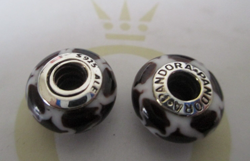 Set of 2 Black & White Masai Giraffe Pandora Murano Glass Charms New - Picture 2 of 2