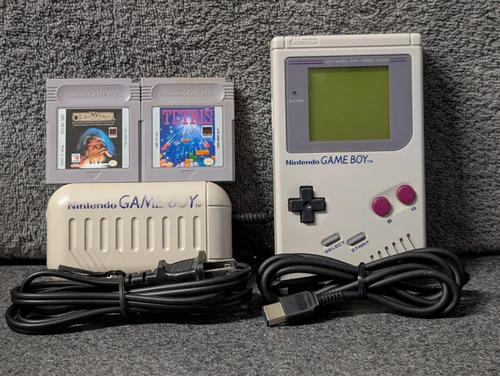 VINTAGE GAME BOY DMG-01 + BATTERY PACK + 2 GAMES