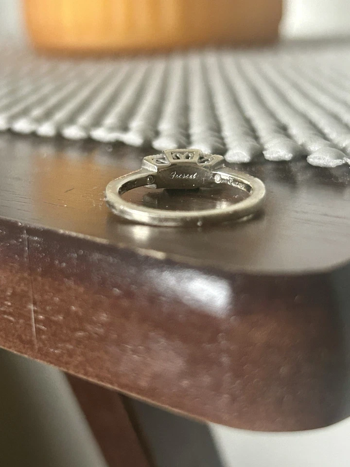 14K WG PAST PRESENT FUTURE DIAMOND BAND RING .25 tcw SZ 8.25 B62207 4.23 grams  - Image 3 of 4