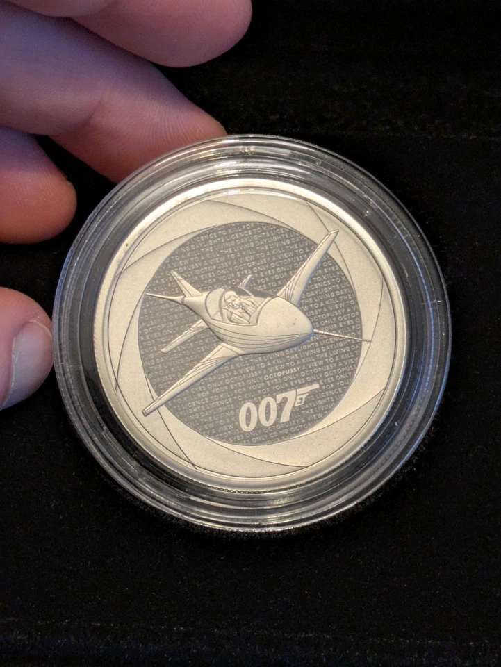 Moneda de plata 2024 seis décadas de 007 James Bond años 80 2 OZ prueba con caja y certificado de autenticidad Foto 2 de 4