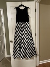 Betsy  Adam Women  s Sleeveless Black White Dress Size 12