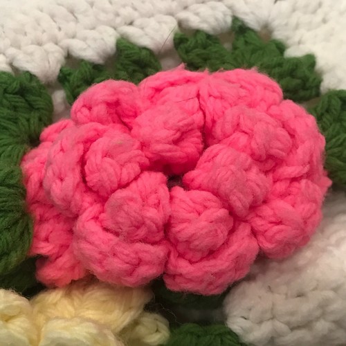 Vtg Babcia Kwadratowy afgański koc Narzuta Szydełkowa 3D Kwiat Rozeta Cottagecore - Zdjęcie 6 z 12