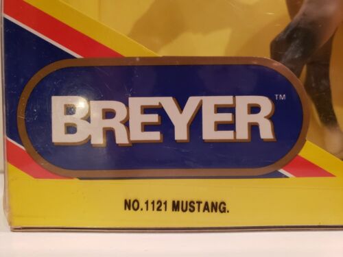 Breyer Mustang #1121 - Picture 3 of 5