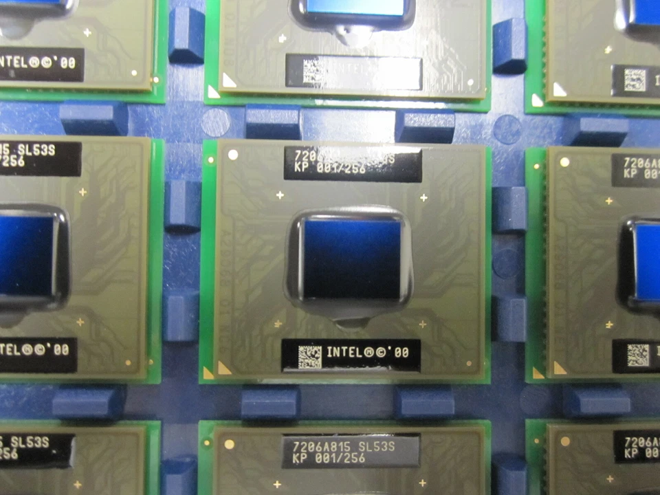 VINTAGE & NEW Intel PENTIUM III Mobile CPU 1.0GHz 256KB 100MHz PGA SL53S SL5TF - Image 2 of 3