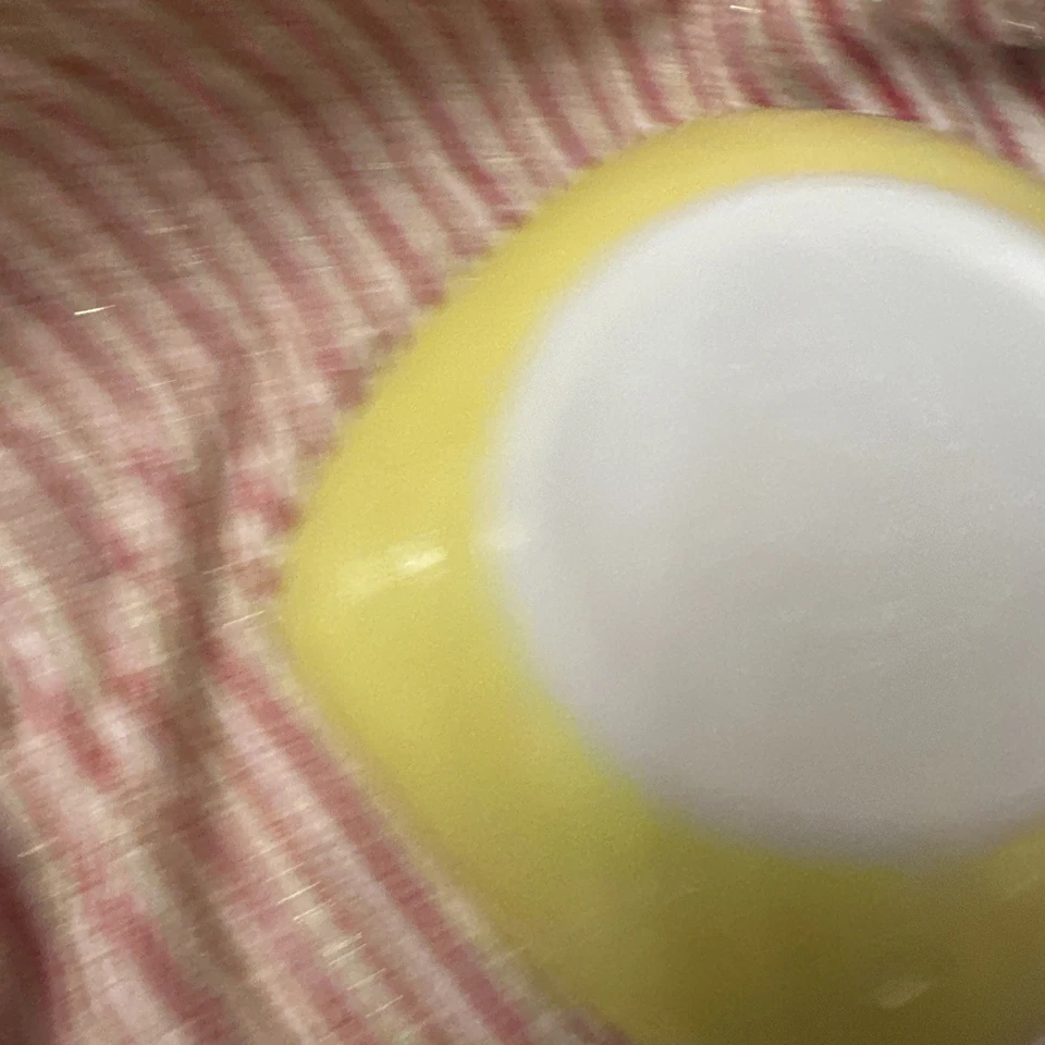 Pyrex 410 12 oz Yellow Square Bowl Vintage Ovenware - Image 3 of 4