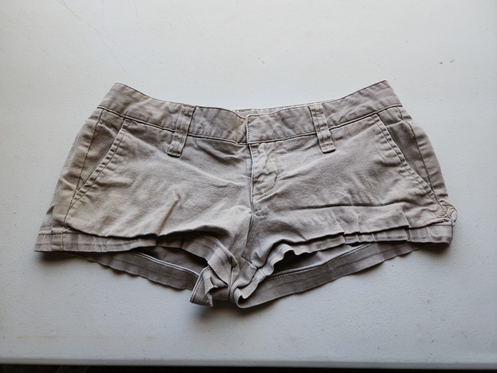 Hurley Shorts Womens Size 1 Lowrider Chino Khaki Low Rise Surfer Girl