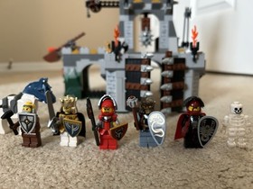 LEGO Knights' Kingdom II: Mistlands Tower (8823) Complete w/ Minifigs