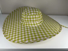 Baggu Packable Sun Hat Pixelated Pink Pistachio Green Folding Collapsible Bag