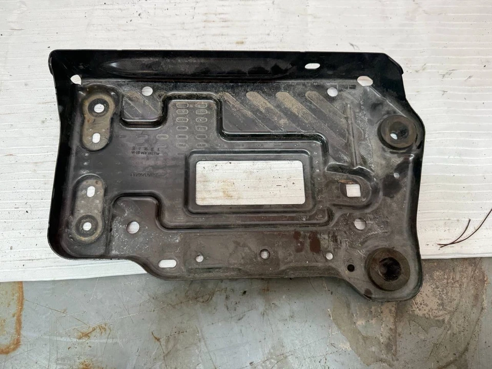 Оригинальный аккумуляторный лоток для двигателя Mercedes-Benz CLA45 AMG 2,0 л 2014–2020 годов выпуска A2466200018 - Изображение 2 из 3