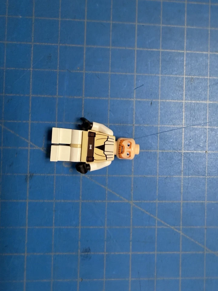 Lego Star Wars Minifigure Lot, Obi-wan, Ashoka Tano, Padme, Etc. - Image 3 of 4