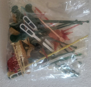 NICE VINTAGE LOT OF VARIOUS COLLECTABLE COFFEE STIRRERS
