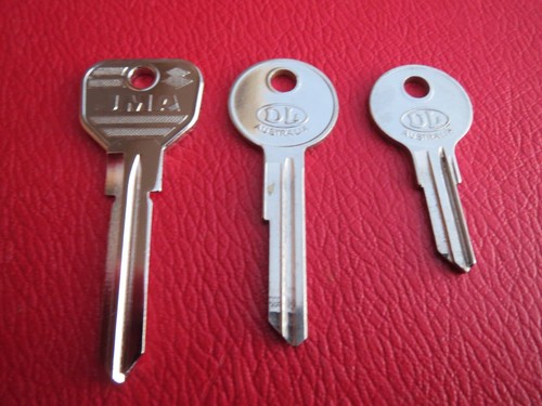 VALIANT/CHARGER -VH to CM Aftermarket key blank set - Picture 2 of 7