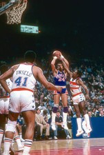 Dennis Johnson of the Phoenix Suns 1981 Basketball Photo 1