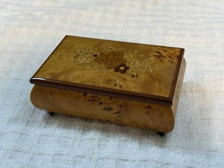 Italian Vintage Wood Inlay Jewelry Box Swiss Movement Plays "Memory" Cats