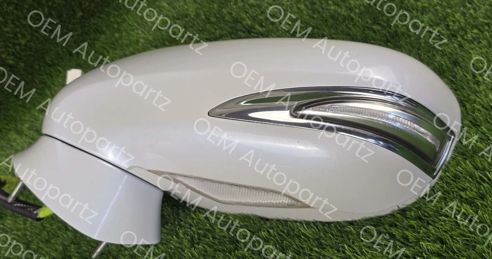 Par de espejos retrovisores laterales Lexus IS250 IS350 2007-2013 11 cables con luces LED usados OEM Foto 2 de 4