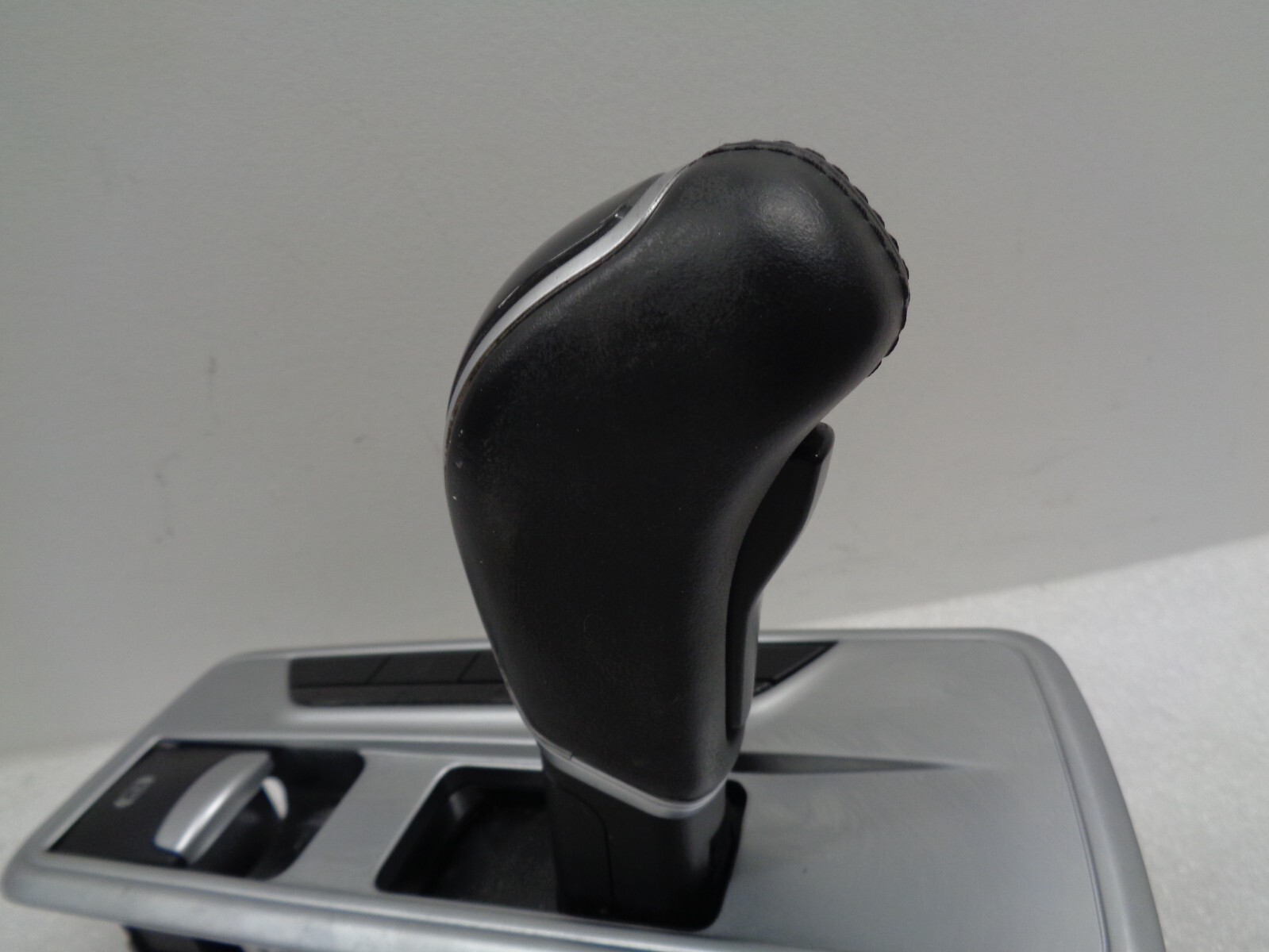 14-17 Maserati Ghibli Automatic Transmission Floor Shifter w/ Knob OEM AK2308321