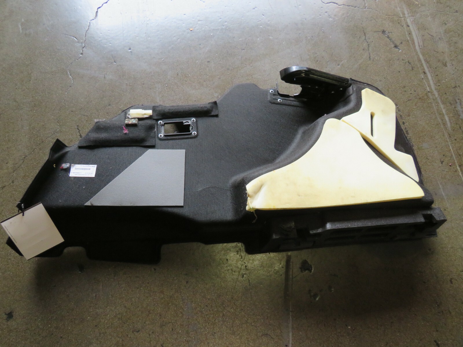 Maserati Quattroporte, LH, Left, Side Trunk Carpet, Used, P/N 670075314
